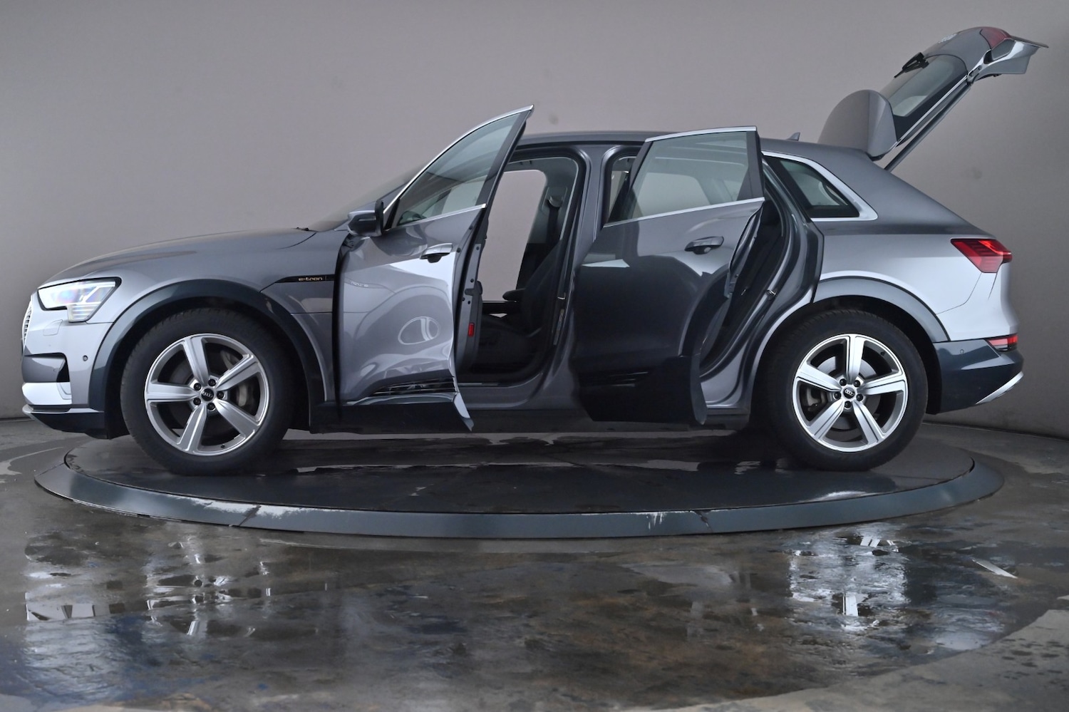 Used Audi e-tron 2022 for sale - 76672404: Photo 50