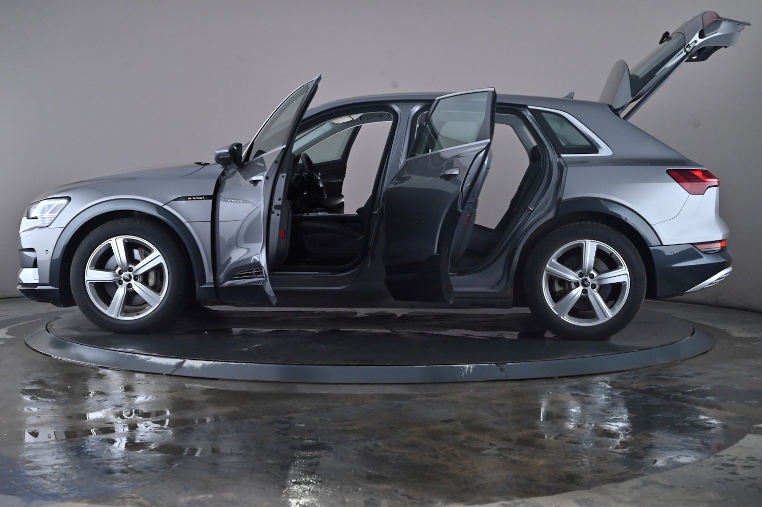 Used Audi e-tron 2022 for sale - 76672404: Photo 51