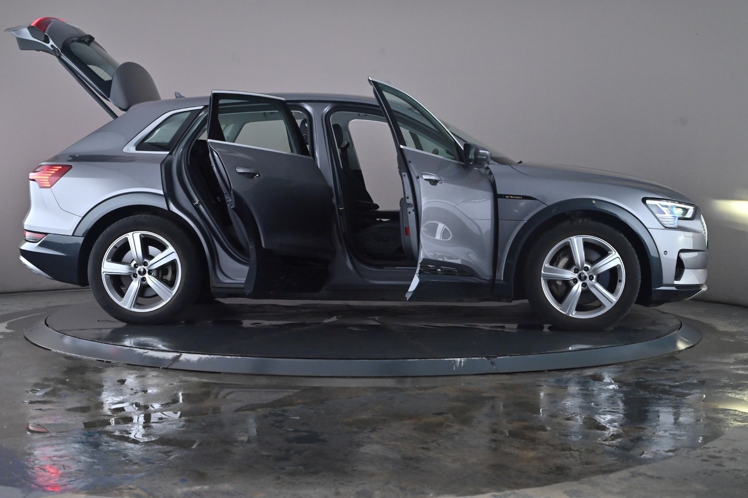 Used Audi e-tron 2022 for sale - 76672404: Photo 69