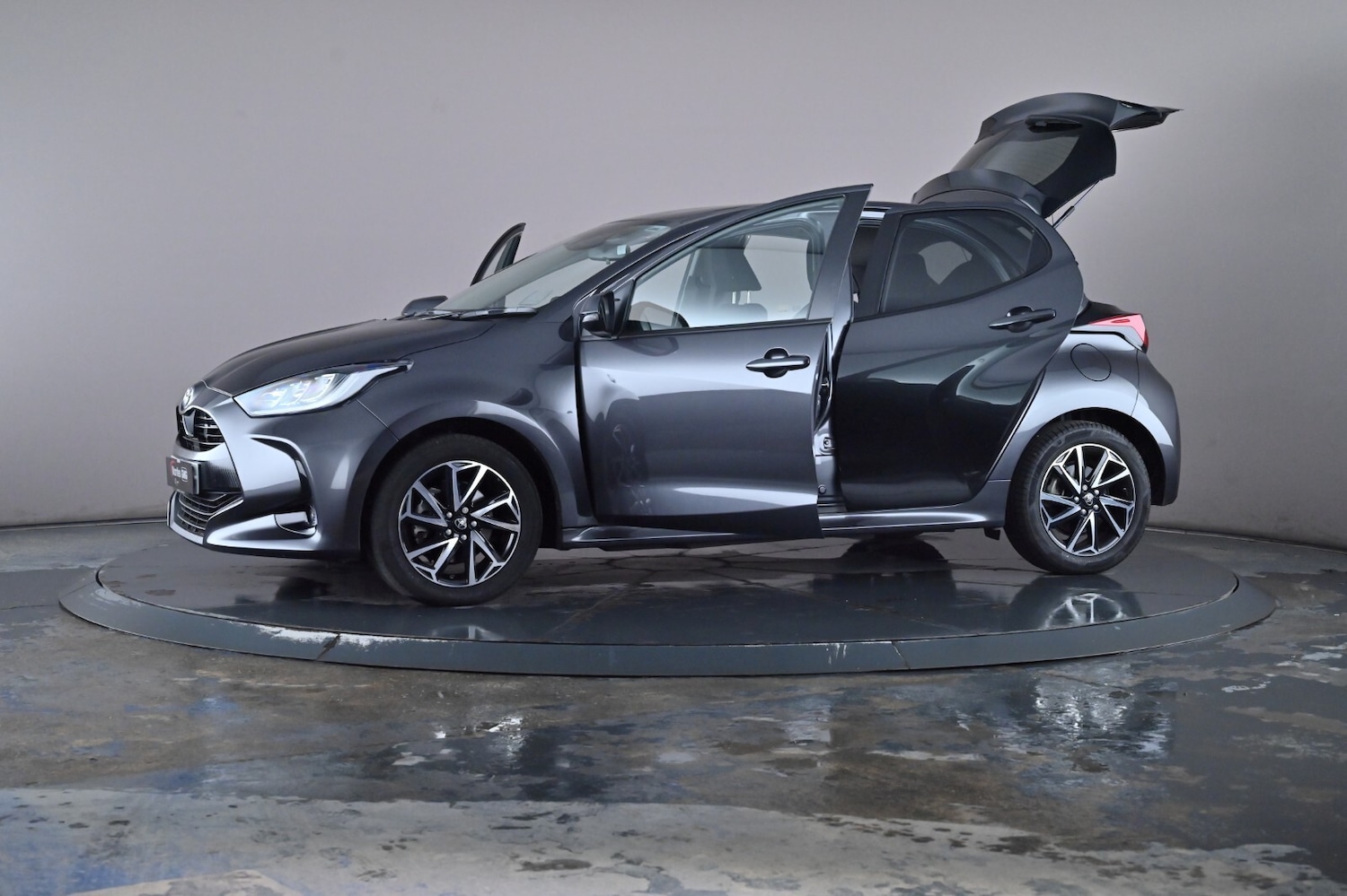 Used Toyota Yaris 2023 for sale - 76667914: Photo 46