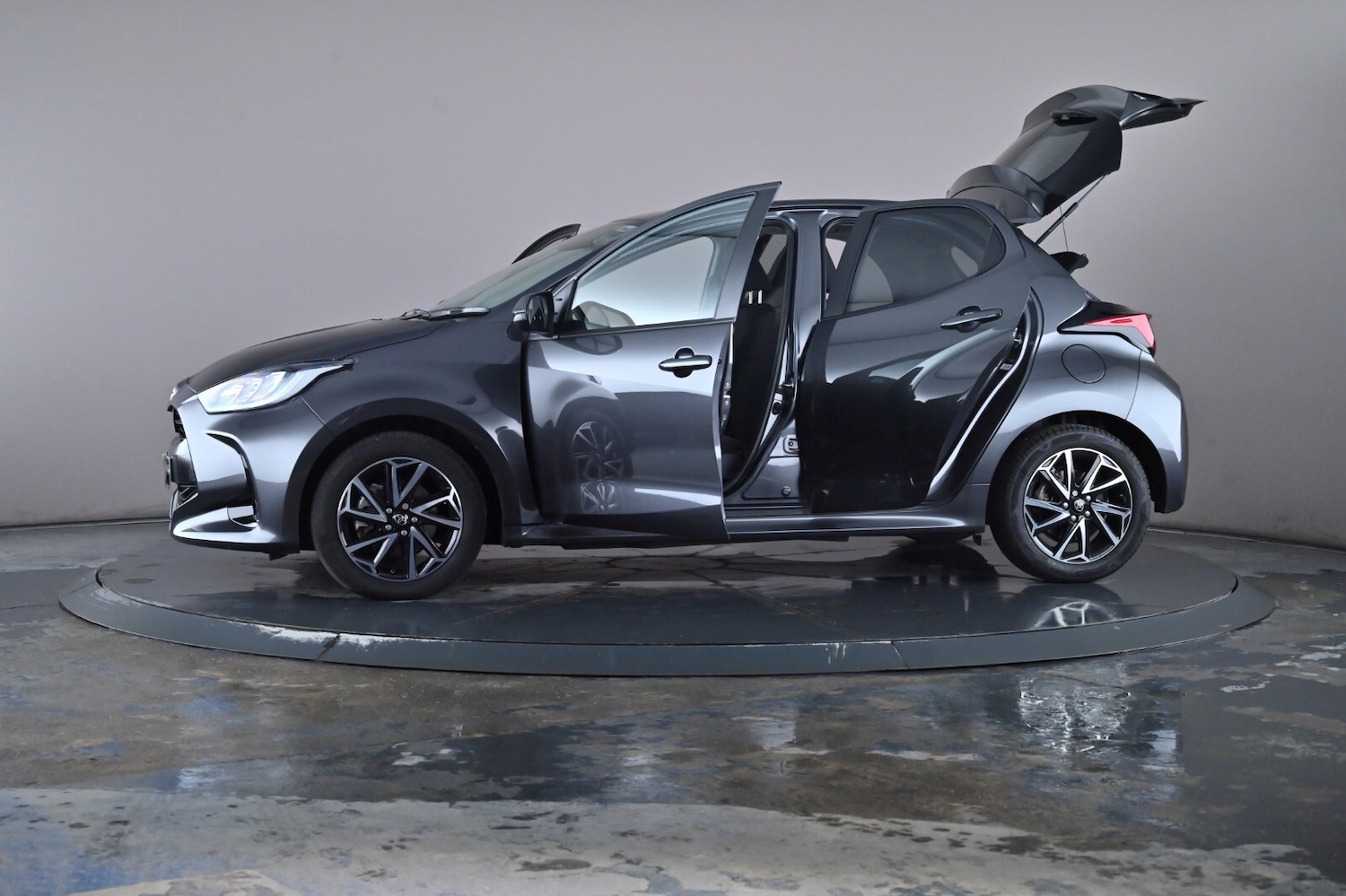 Used Toyota Yaris 2023 for sale - 76667914: Photo 47