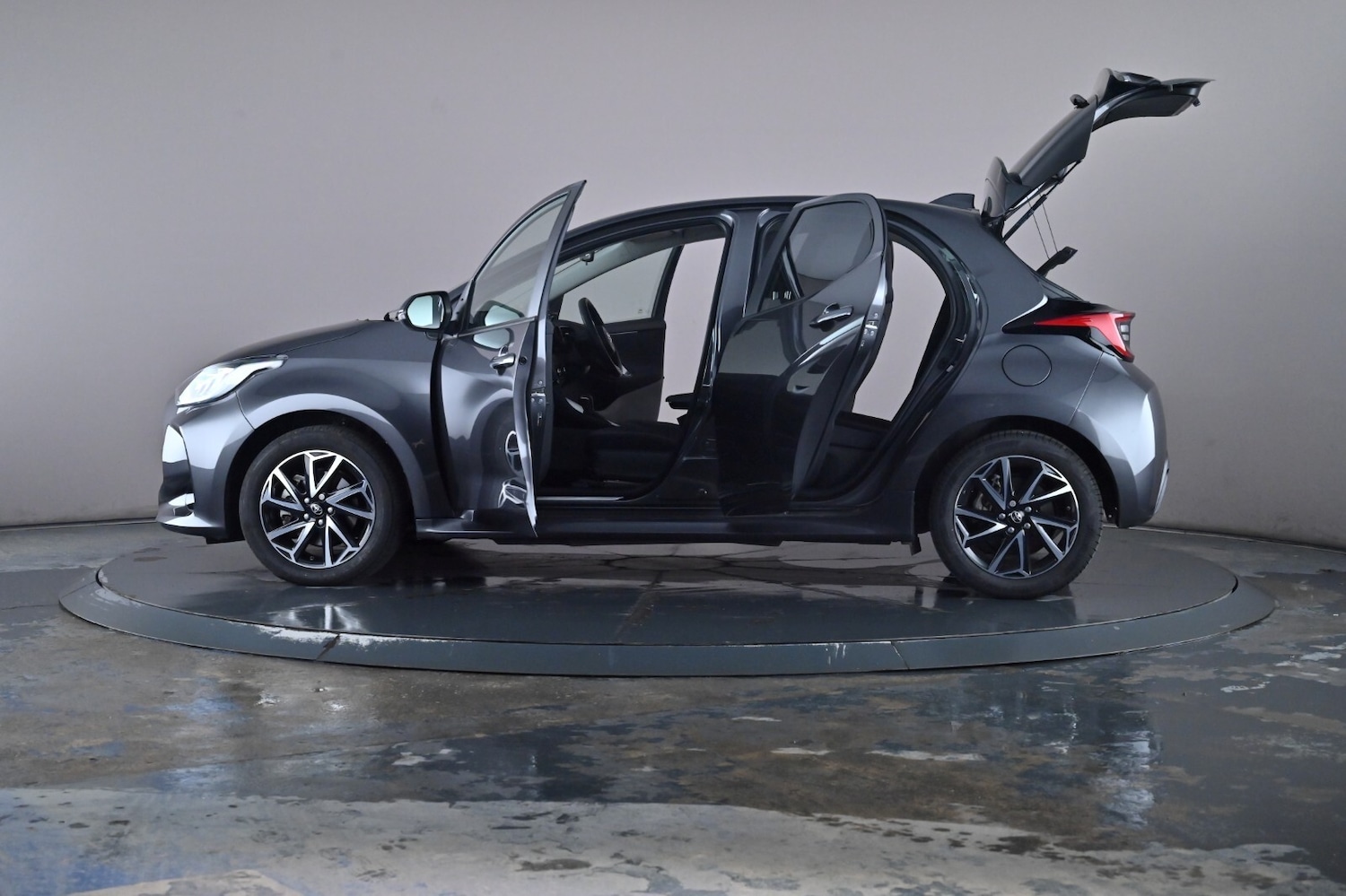 Used Toyota Yaris 2023 for sale - 76667914: Photo 49