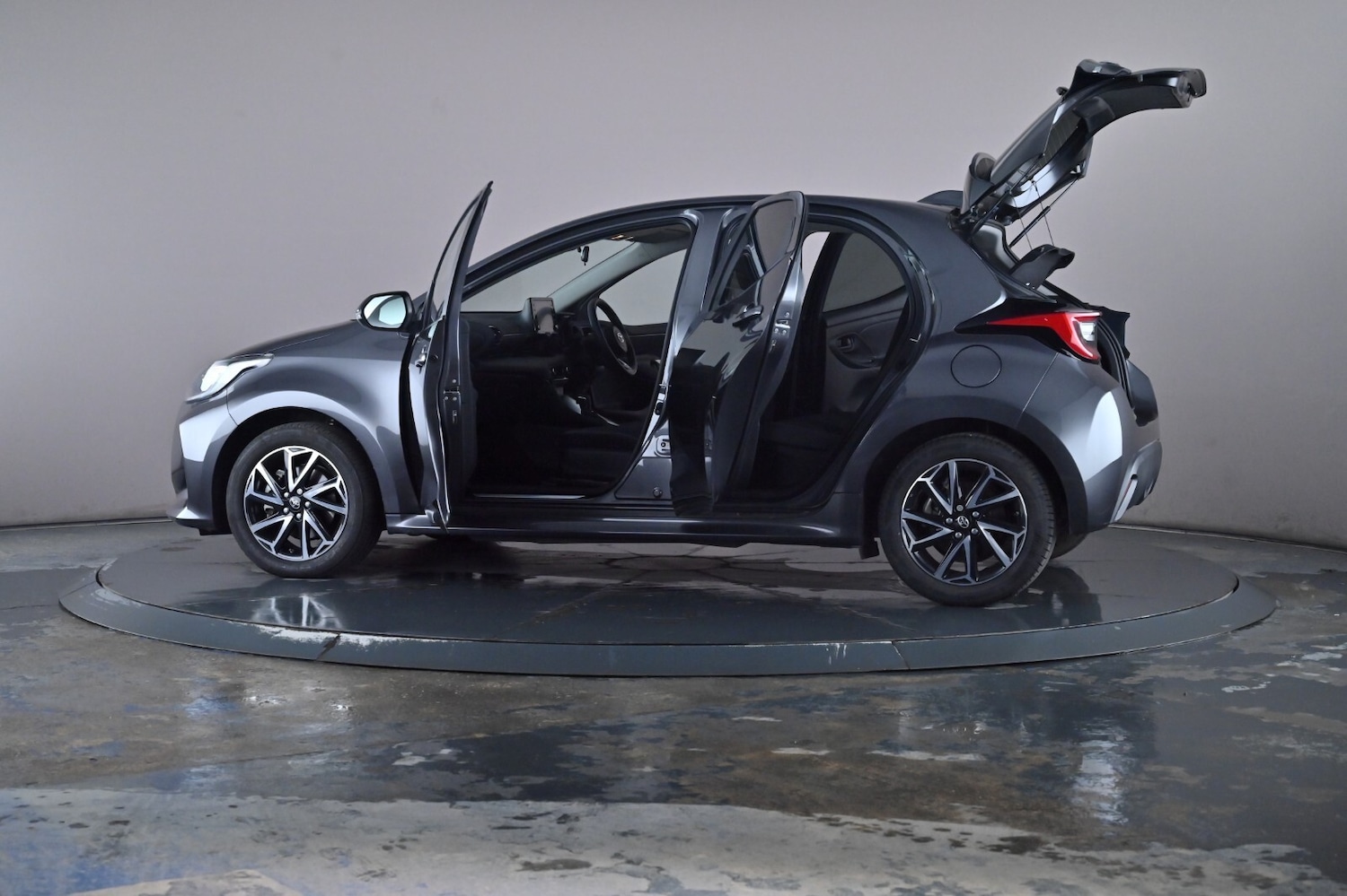 Used Toyota Yaris 2023 for sale - 76667914: Photo 50