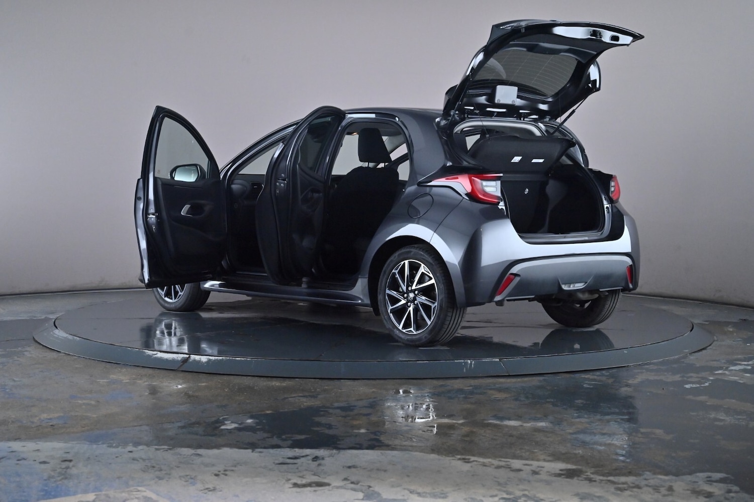 Used Toyota Yaris 2023 for sale - 76667914: Photo 53