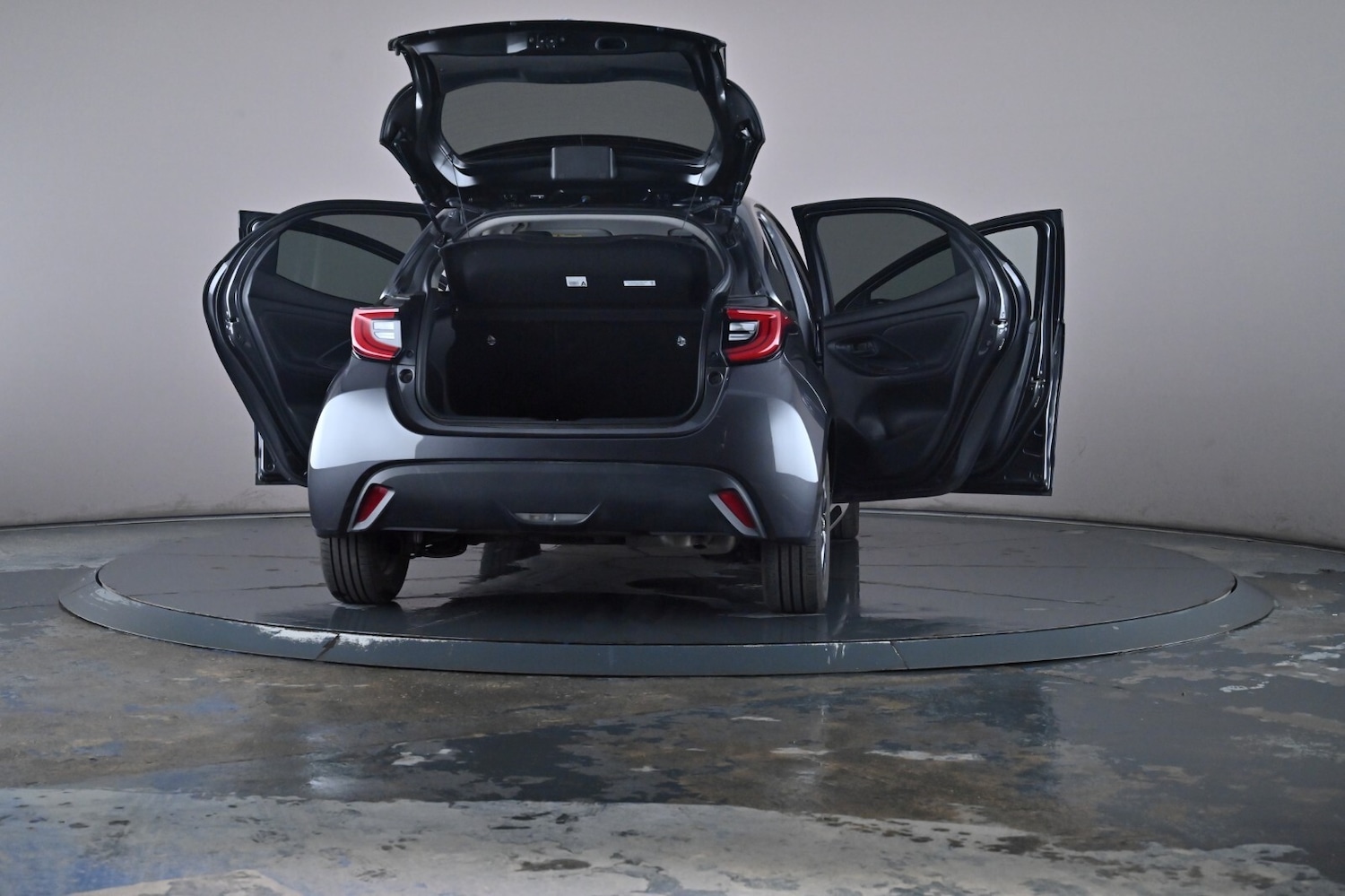 Used Toyota Yaris 2023 for sale - 76667914: Photo 58