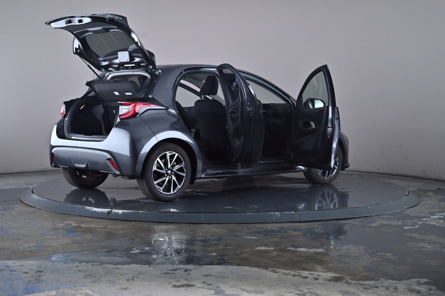 Used Toyota Yaris 2023 for sale - 76667914: Photo 62