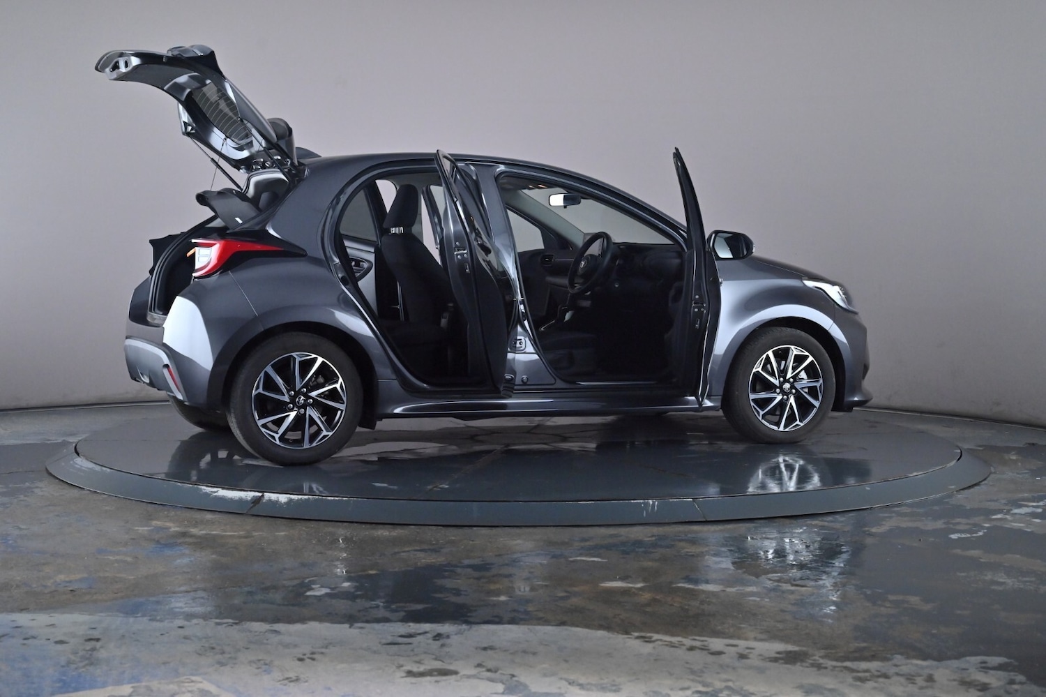 Used Toyota Yaris 2023 for sale - 76667914: Photo 64