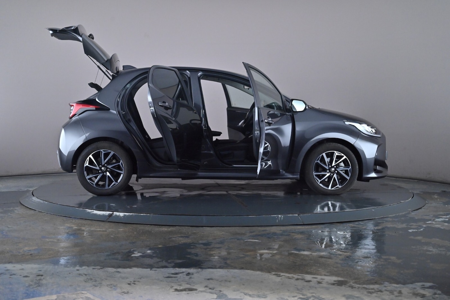 Used Toyota Yaris 2023 for sale - 76667914: Photo 66