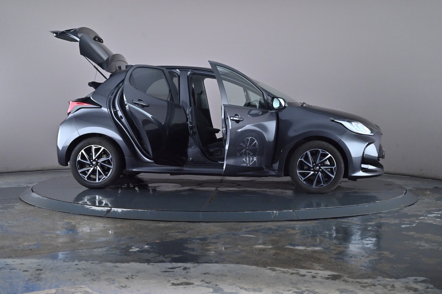 Used Toyota Yaris 2023 for sale - 76667914: Photo 67