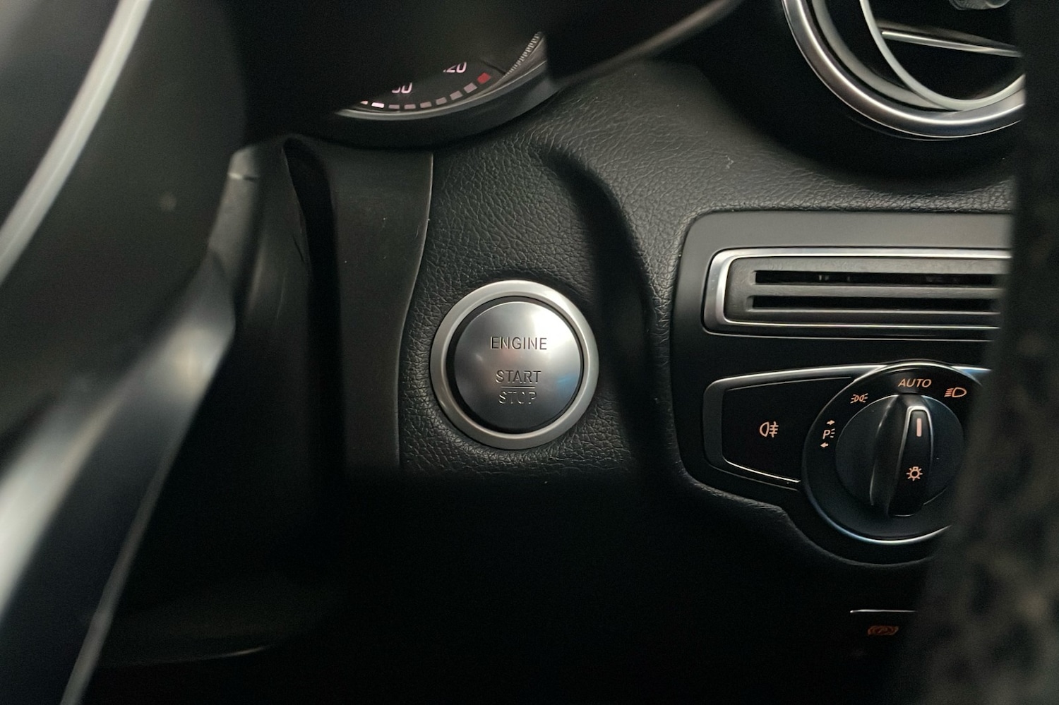 Used Mercedes-Benz GLC 2018 for sale - 76670723: Photo 18