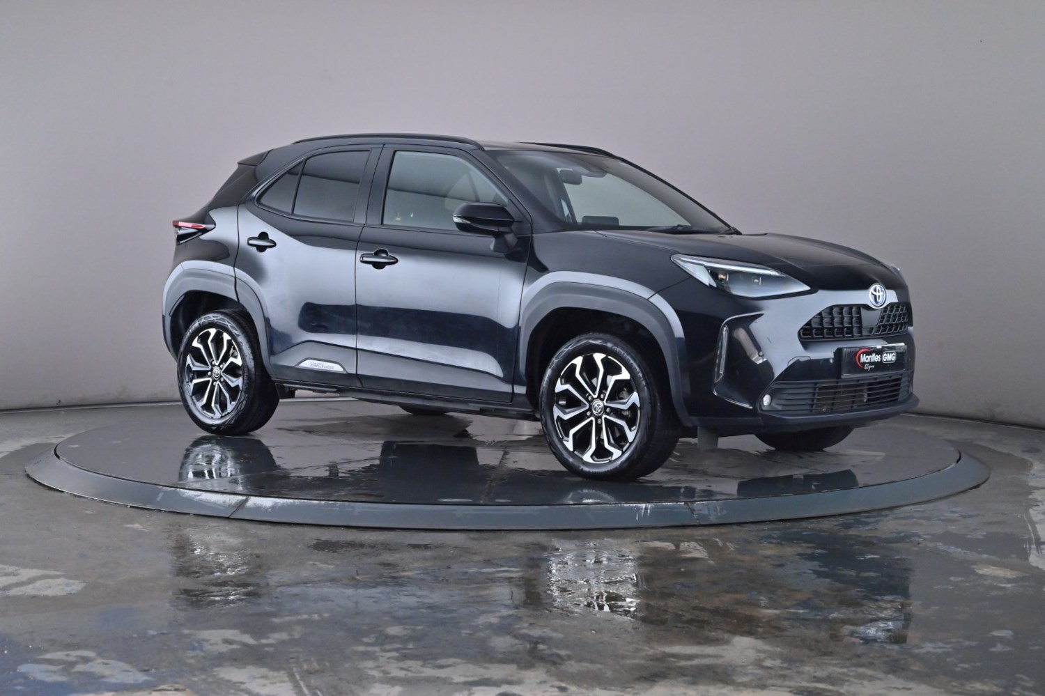 2023 Toyota Yaris Cross 1.5 Hybrid Design 5dr CVT Estate Hybrid Automatic - Picture 1 of 24