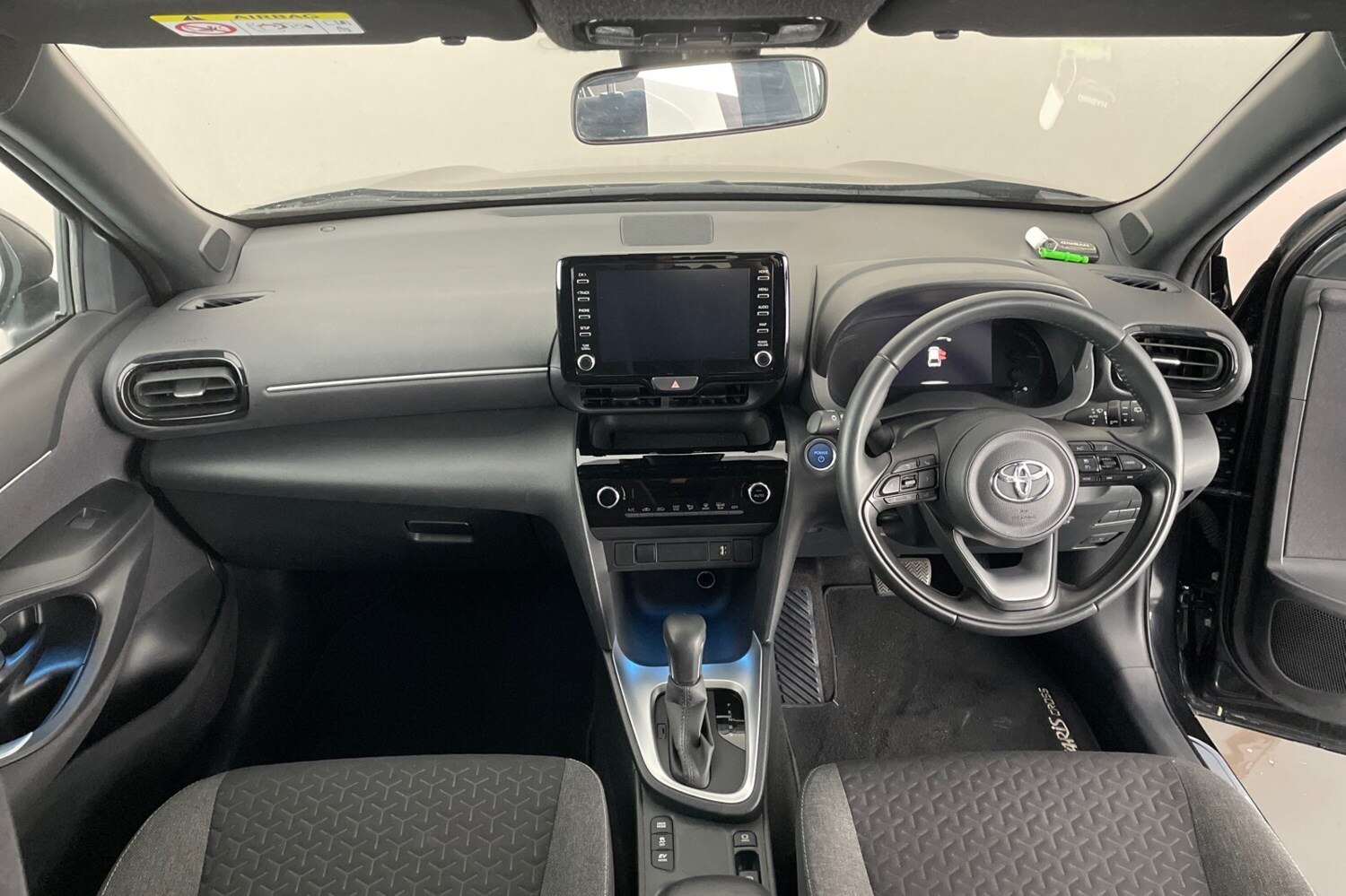 2023 Toyota Yaris Cross 1.5 Hybrid Design 5dr CVT Estate Hybrid Automatic - Picture 14 of 24