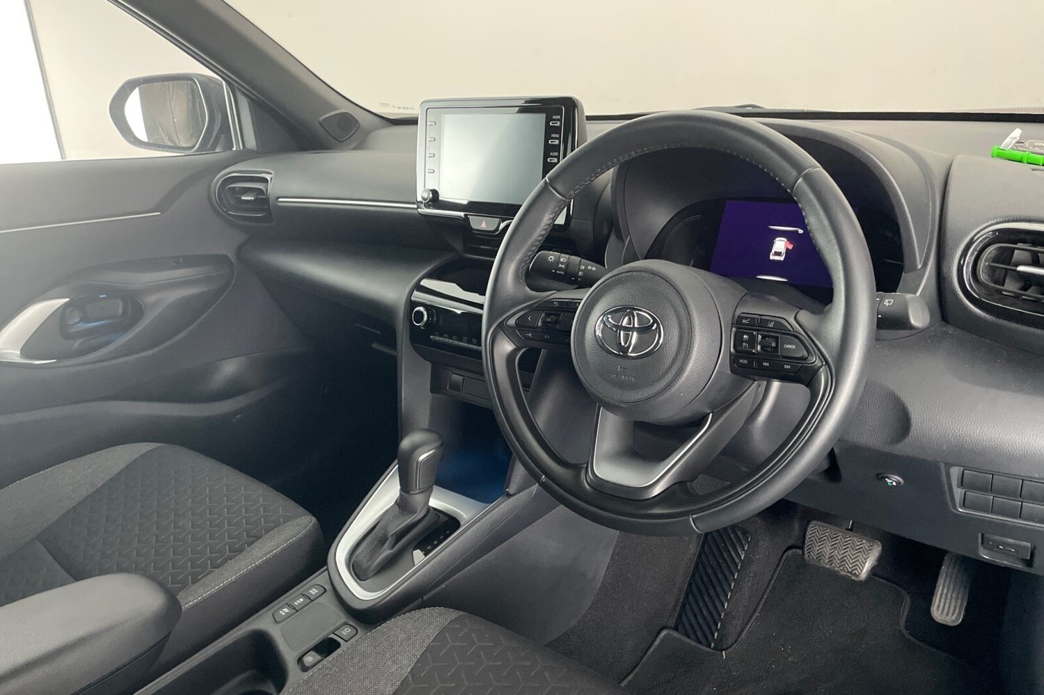 2023 Toyota Yaris Cross 1.5 Hybrid Design 5dr CVT Estate Hybrid Automatic - Picture 15 of 24