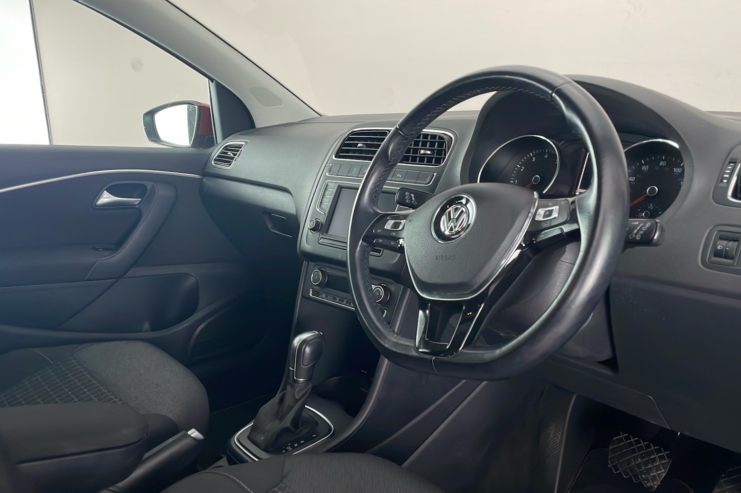 Used Volkswagen Polo 2015 for sale - 76030099: Photo 10