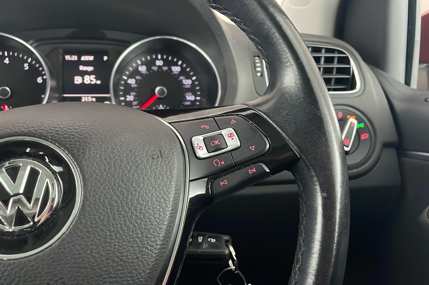 Used Volkswagen Polo 2015 for sale - 76030099: Photo 15
