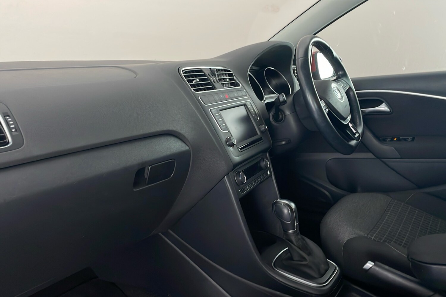 Used Volkswagen Polo 2015 for sale - 76030099: Photo 22