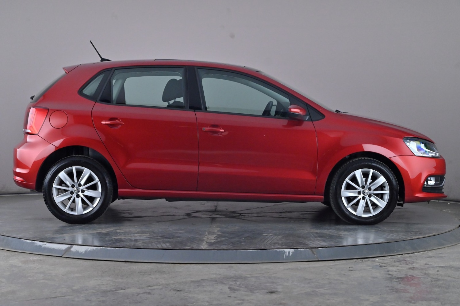 Used Volkswagen Polo 2015 for sale - 76030099: Photo 3