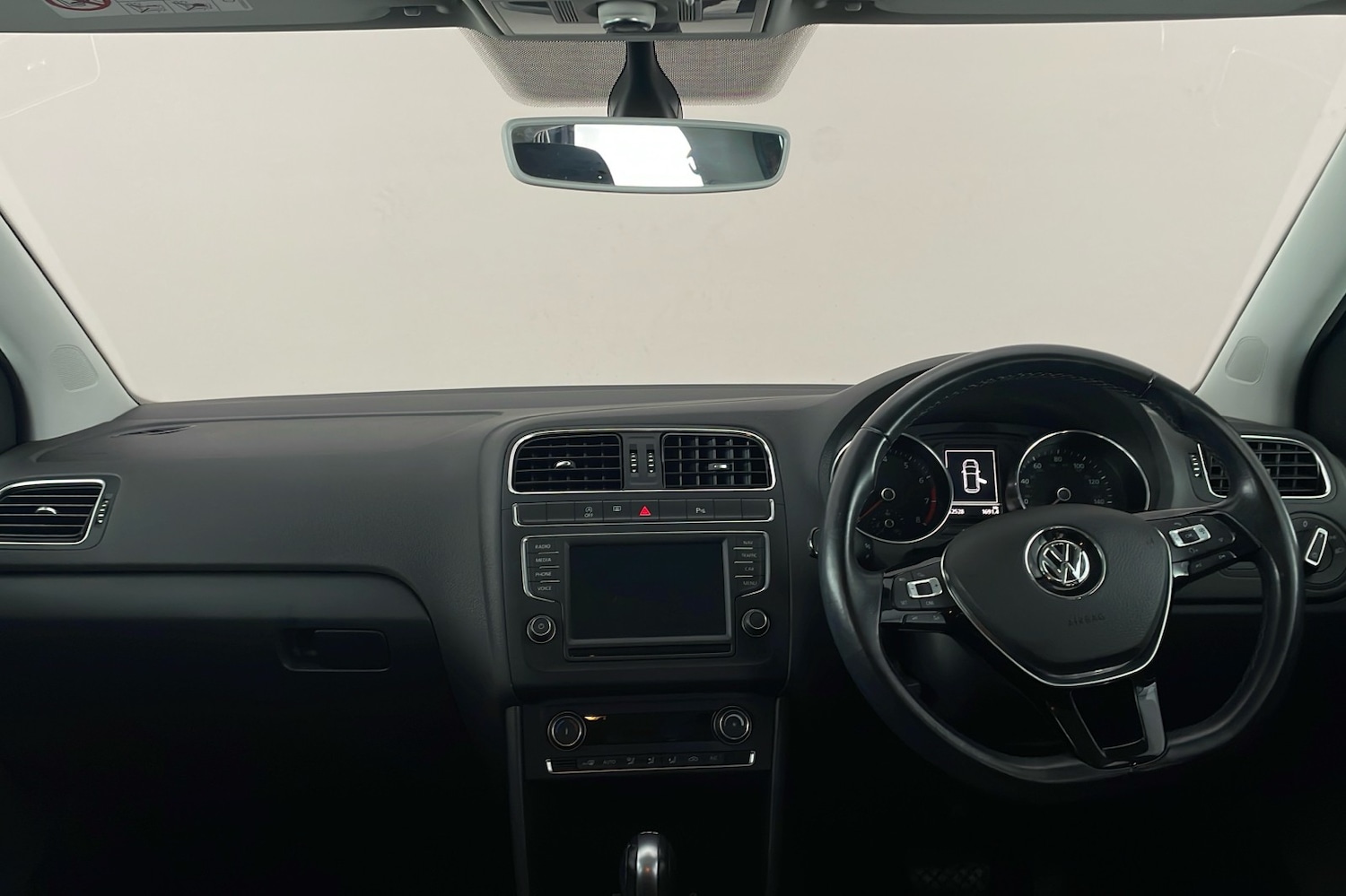 Used Volkswagen Polo 2015 for sale - 76030099: Photo 8