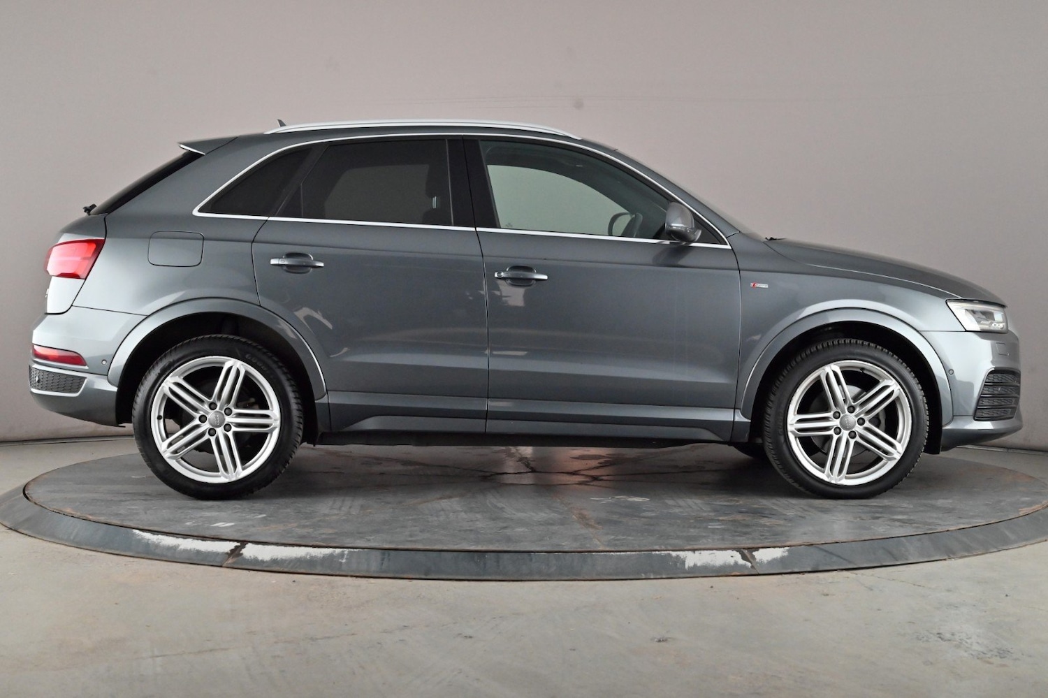 Used Audi Q3 2015 for sale - 78168361: Photo 3