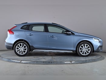 Used Volvo V40 2017 for sale - 78387566: Photo