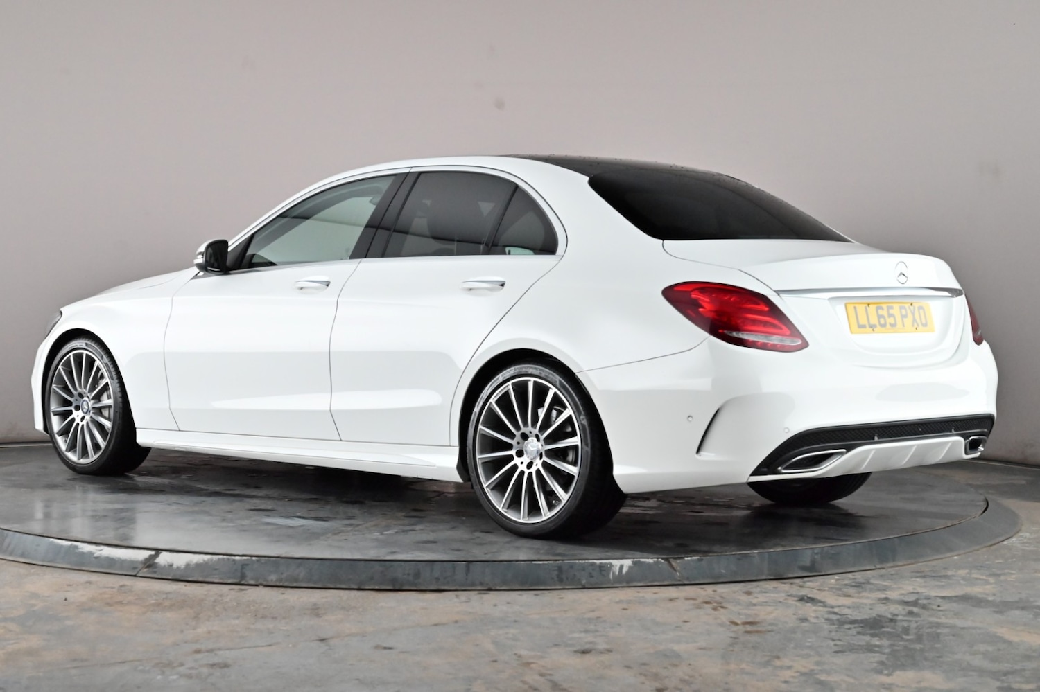 Used Mercedes-Benz C Class 2015 for sale - 76527315: Photo 4