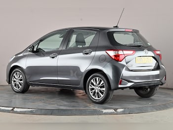 Used Toyota Yaris 2018 for sale - 78004230: Photo