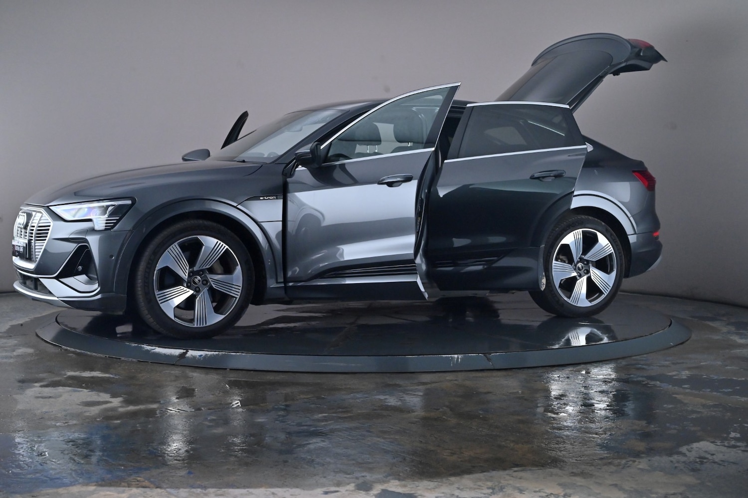 Used Audi e-tron 2022 for sale - 76730471: Photo 48