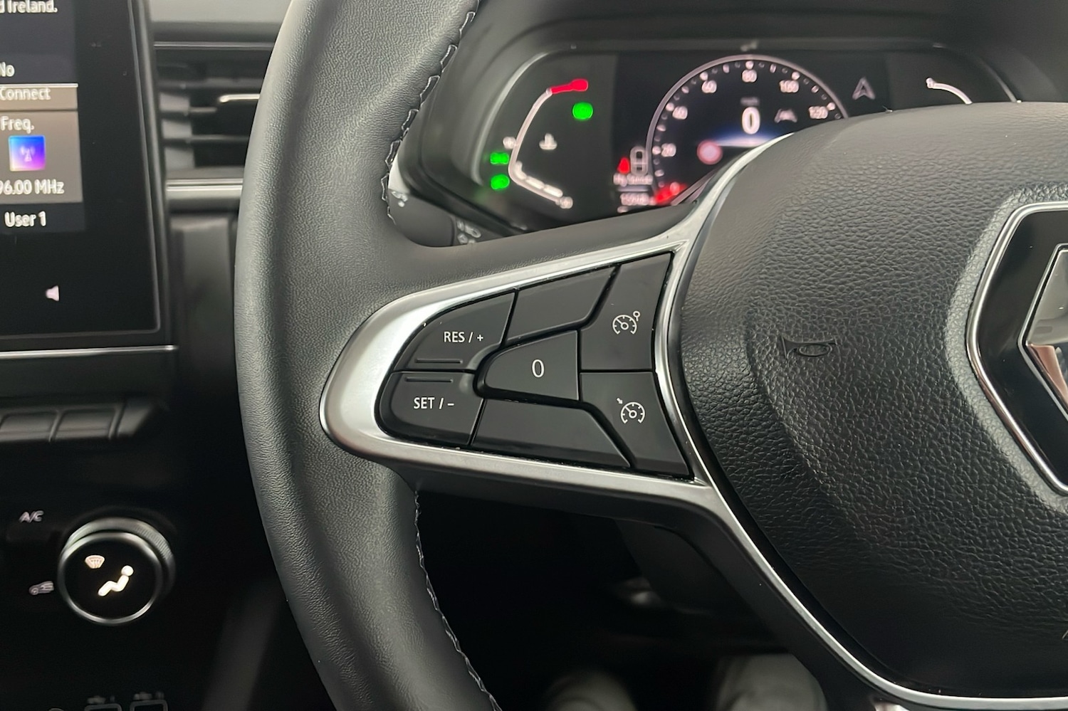 Used Renault Captur 2023 for sale - 76875982: Photo 15