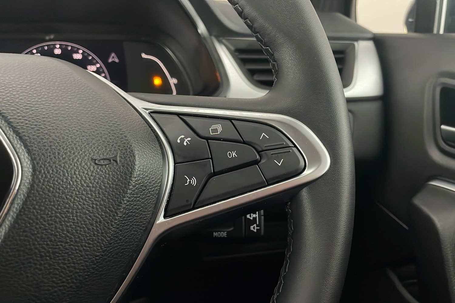 Used Renault Captur 2023 for sale - 76875982: Photo 16