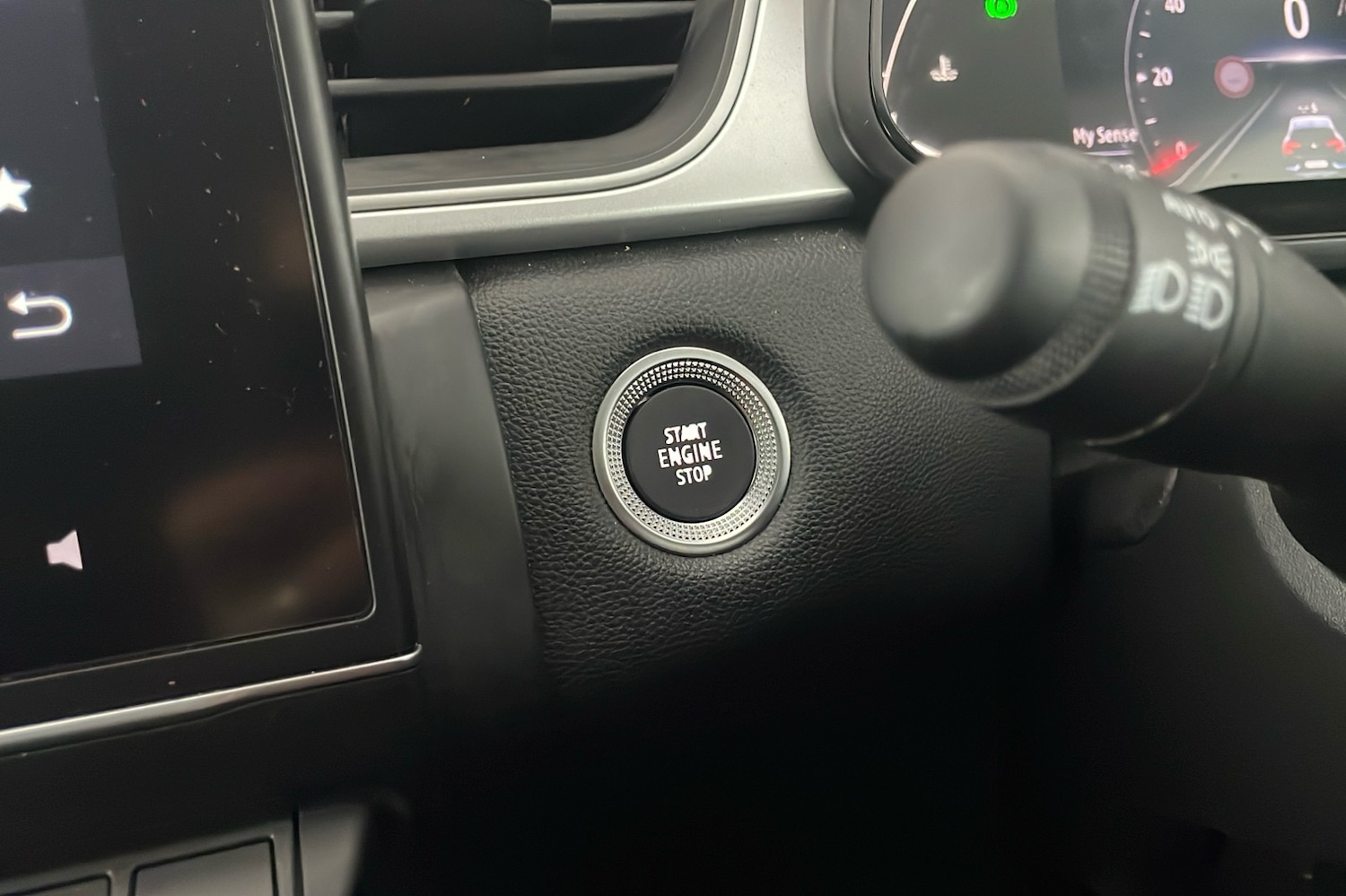 Used Renault Captur 2023 for sale - 76875982: Photo 19