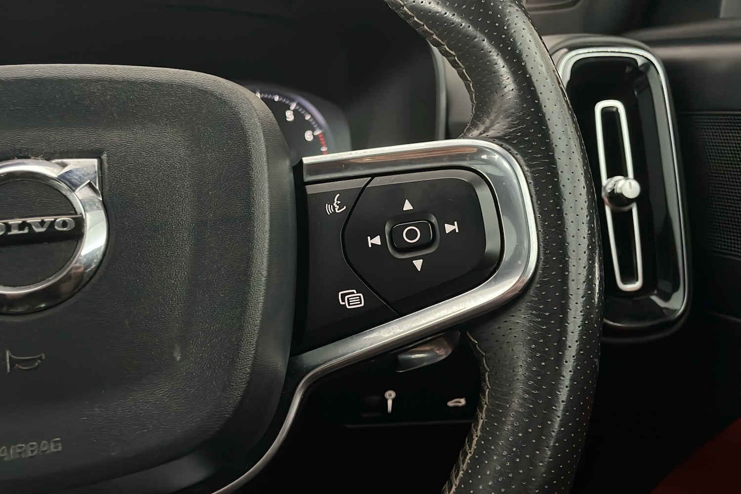 Used Volvo XC40 2019 for sale - 76069916: Photo 16