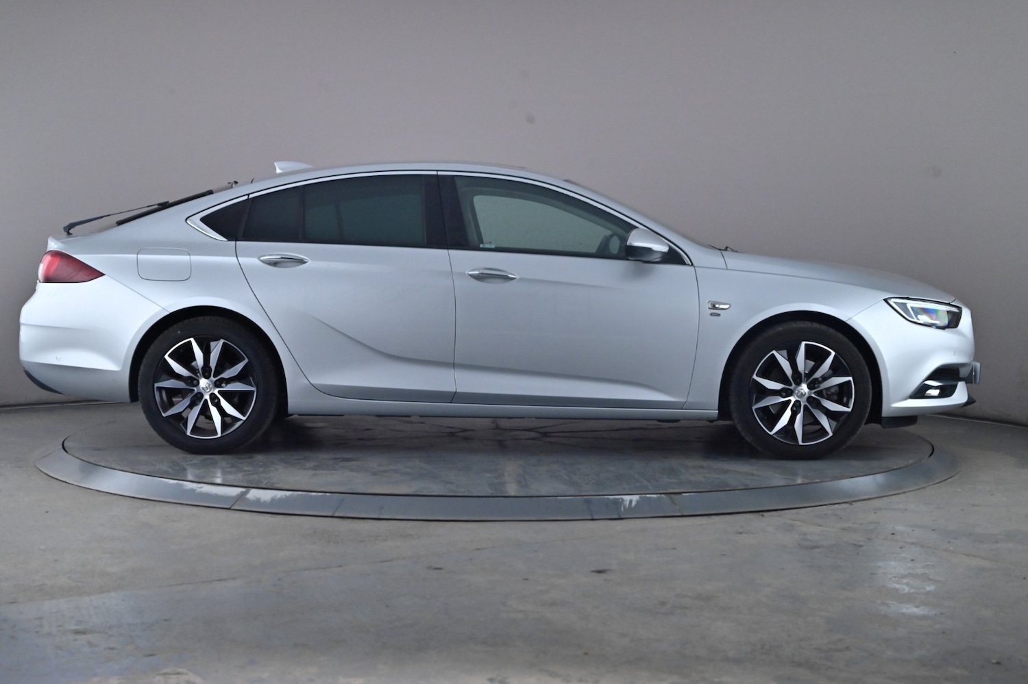 Used Vauxhall Insignia 2017 for sale - 76069894: Photo 3