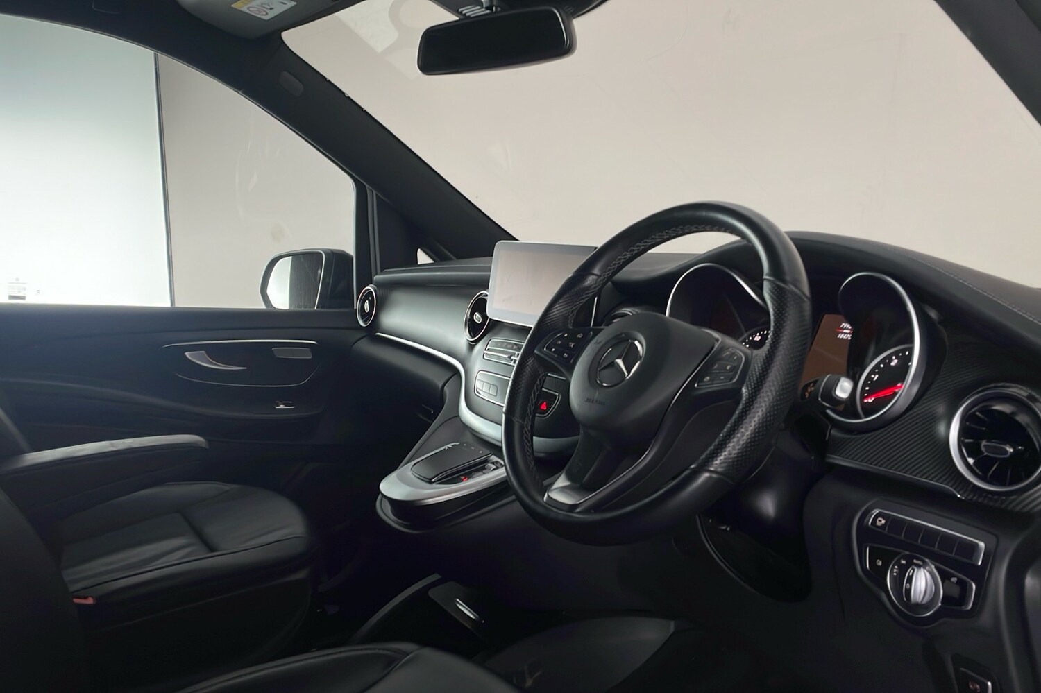 Used Mercedes-Benz V-Class 2023 for sale - 77815271: Photo 12