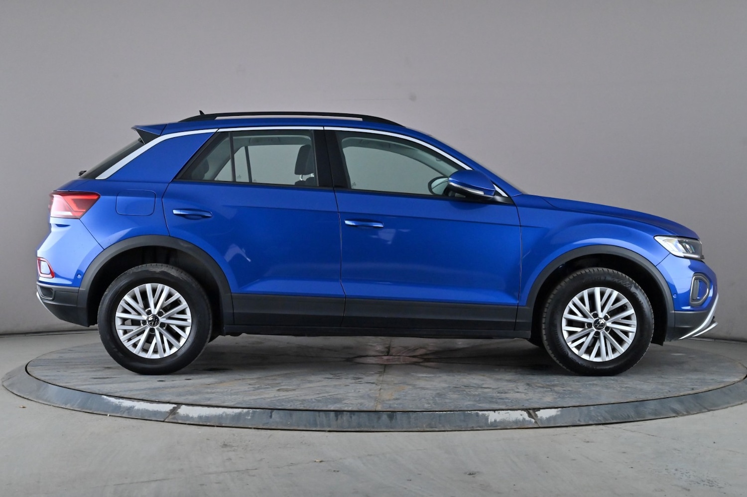 Used Volkswagen T-Roc 2023 for sale - 77609706: Photo 3