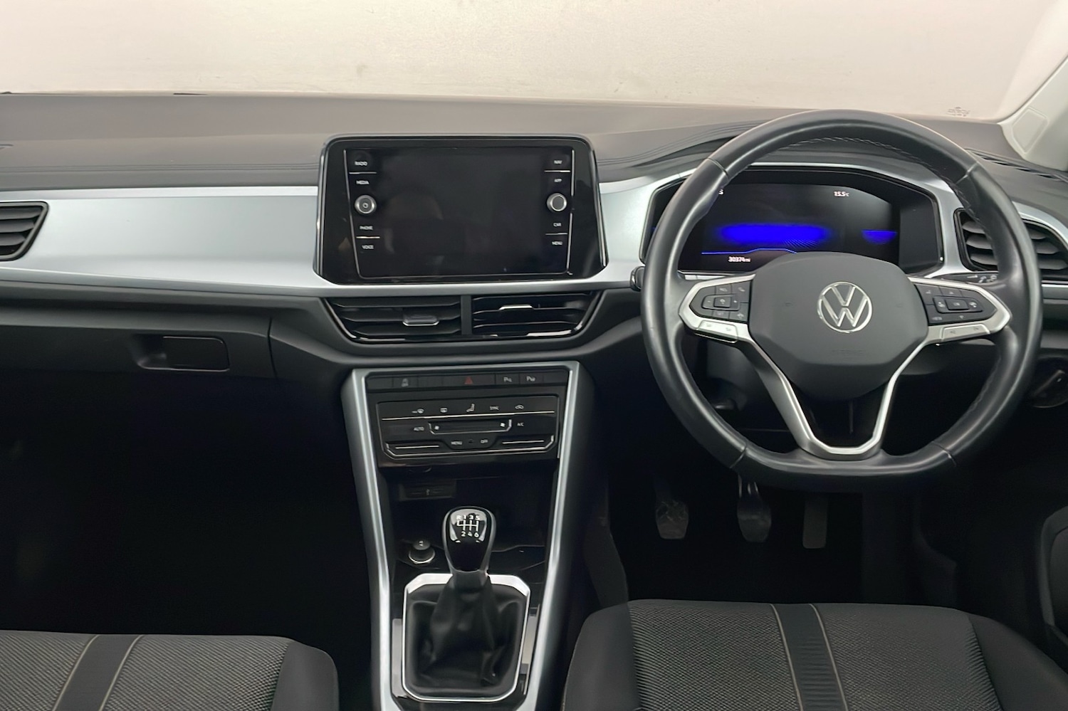 Used Volkswagen T-Roc 2023 for sale - 77609706: Photo 8