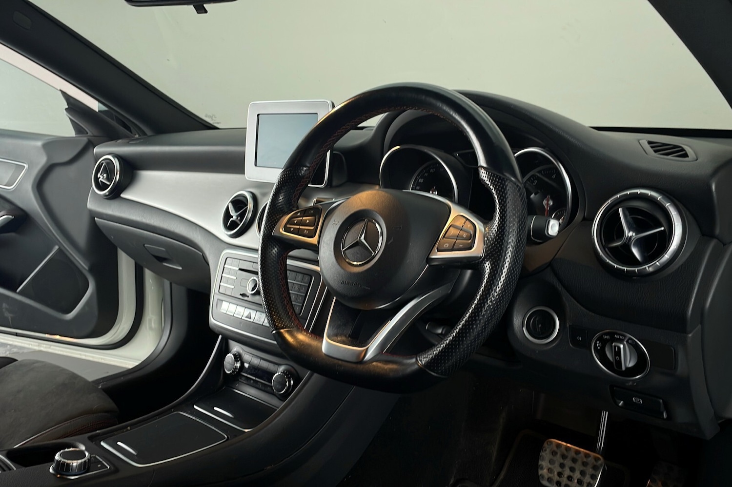 Used Mercedes-Benz CLA 2016 for sale - 76716448: Photo 17