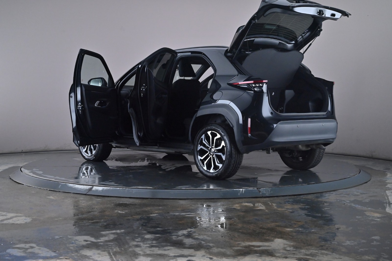 Used Toyota Yaris Cross 2023 for sale - 76672377: Photo 73