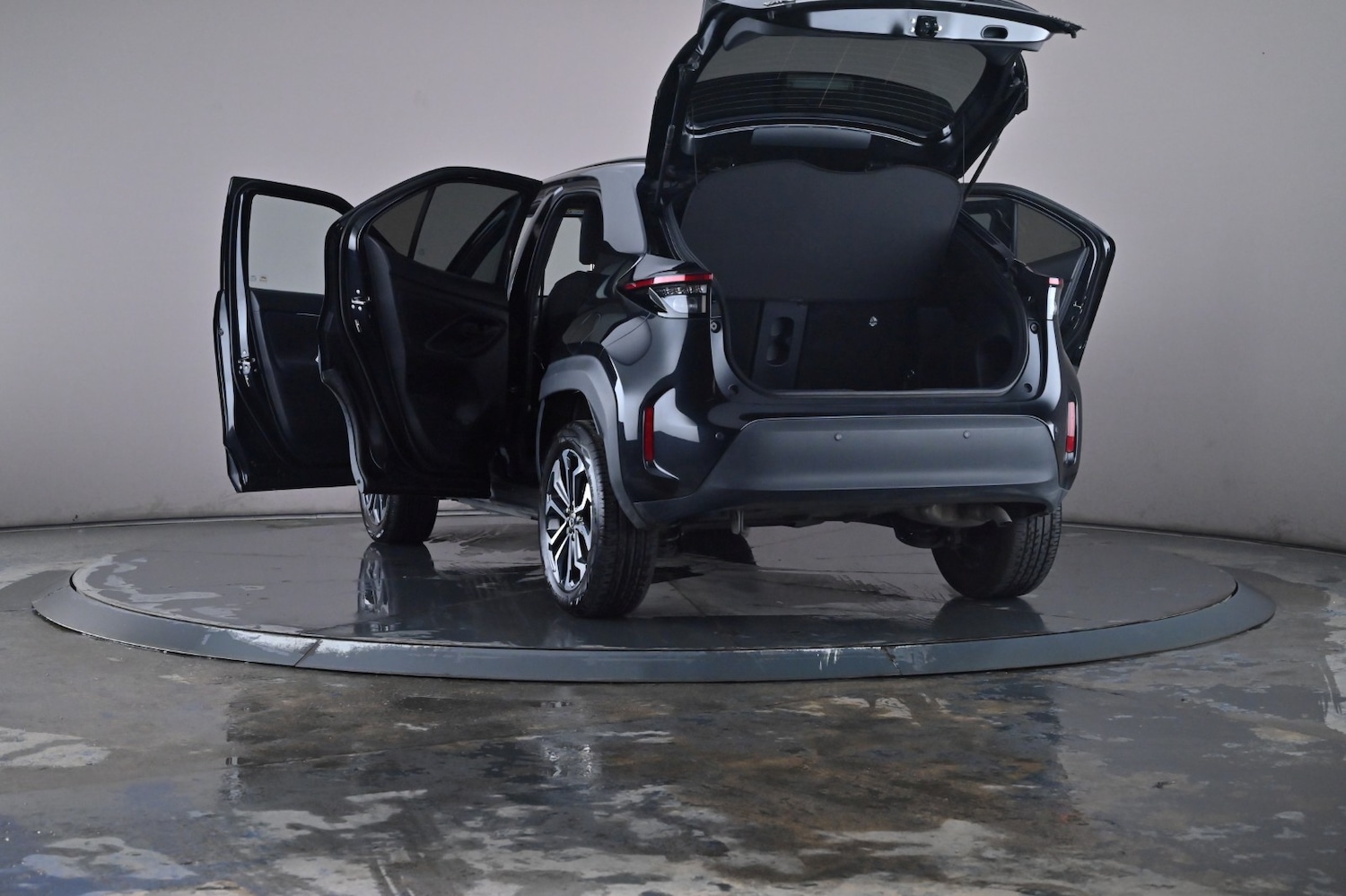 Used Toyota Yaris Cross 2023 for sale - 76672377: Photo 75