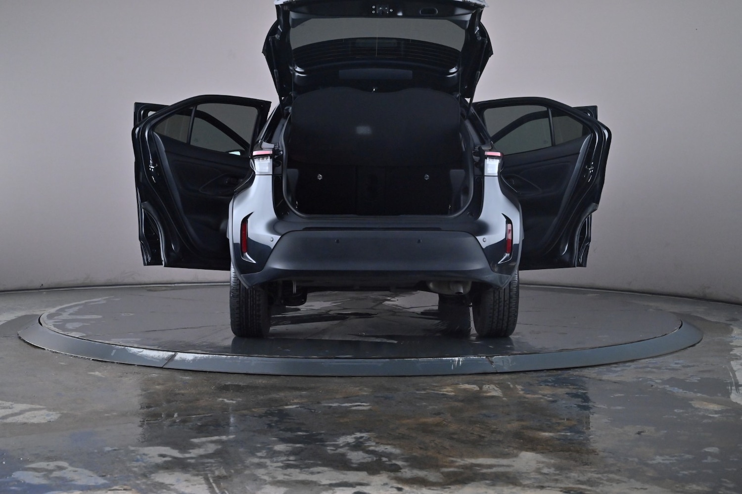 Used Toyota Yaris Cross 2023 for sale - 76672377: Photo 77