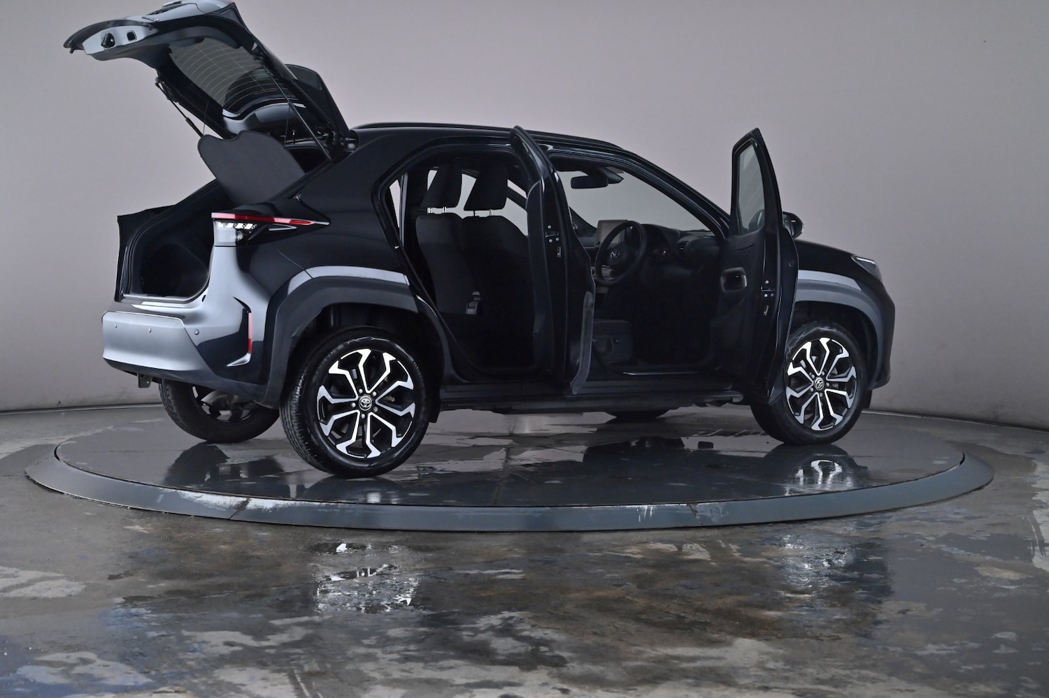 Used Toyota Yaris Cross 2023 for sale - 76672377: Photo 83