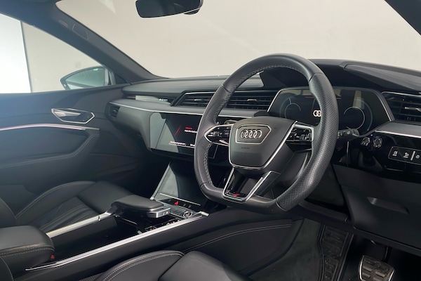 Used Audi Q8 2023 for sale - 76305061: Photo 10
