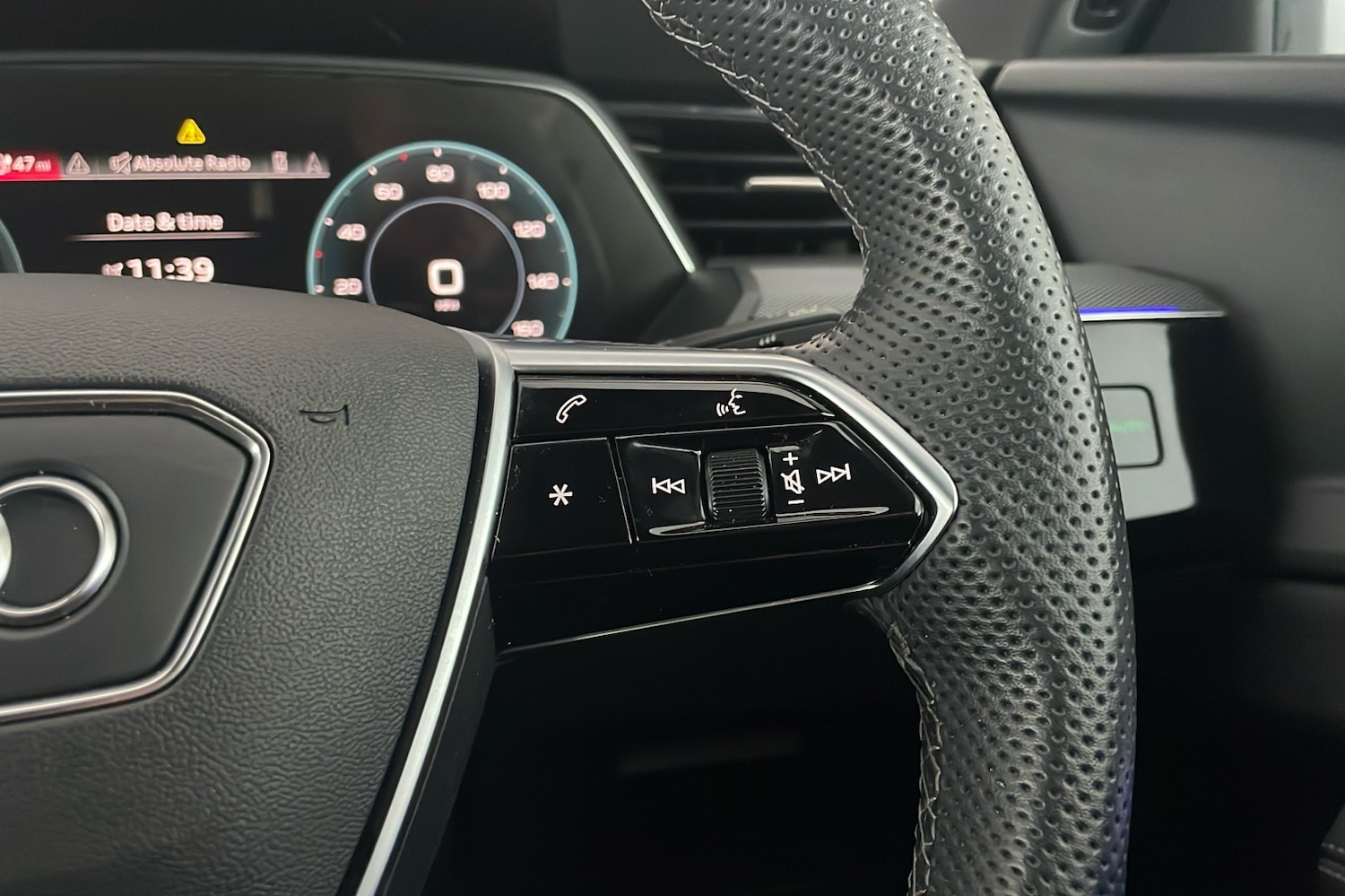 Used Audi Q8 e-tron 2023 for sale - 76305061: Photo 15