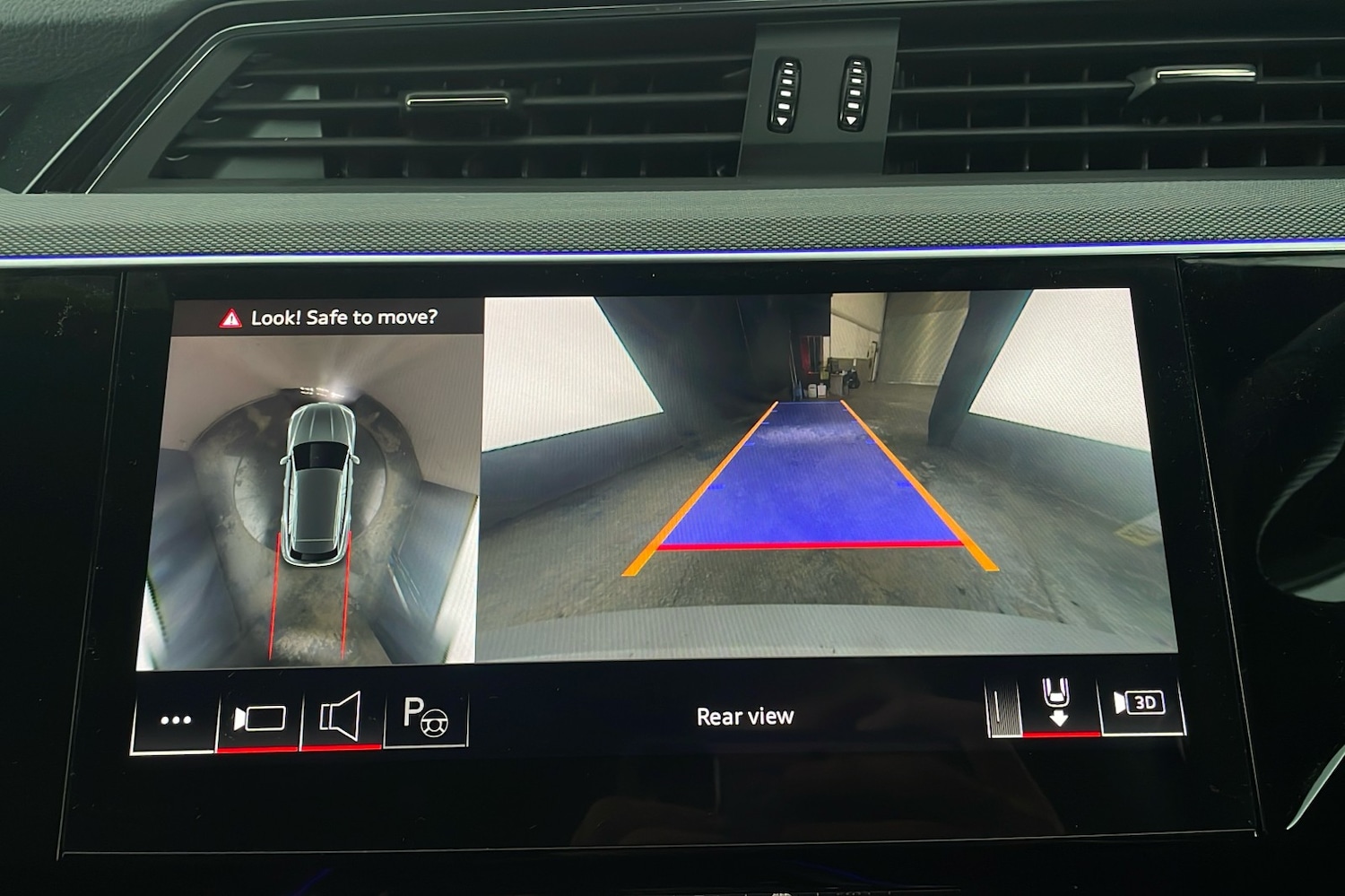 Used Audi Q8 e-tron 2023 for sale - 76305061: Photo 19