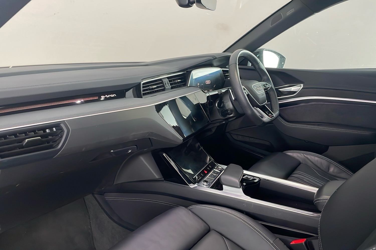 Used Audi Q8 e-tron 2023 for sale - 76305061: Photo 25