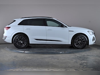 Used Audi Q8 2023 for sale - 76305061: Photo