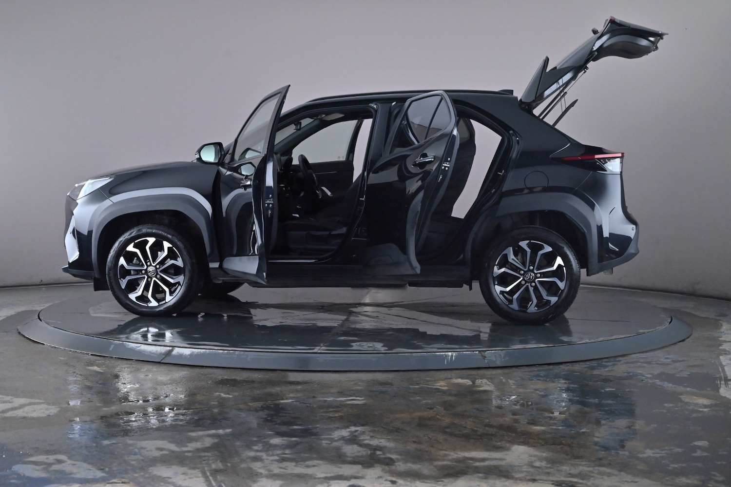 Used Toyota Yaris Cross 2023 for sale - 76716482: Photo 69