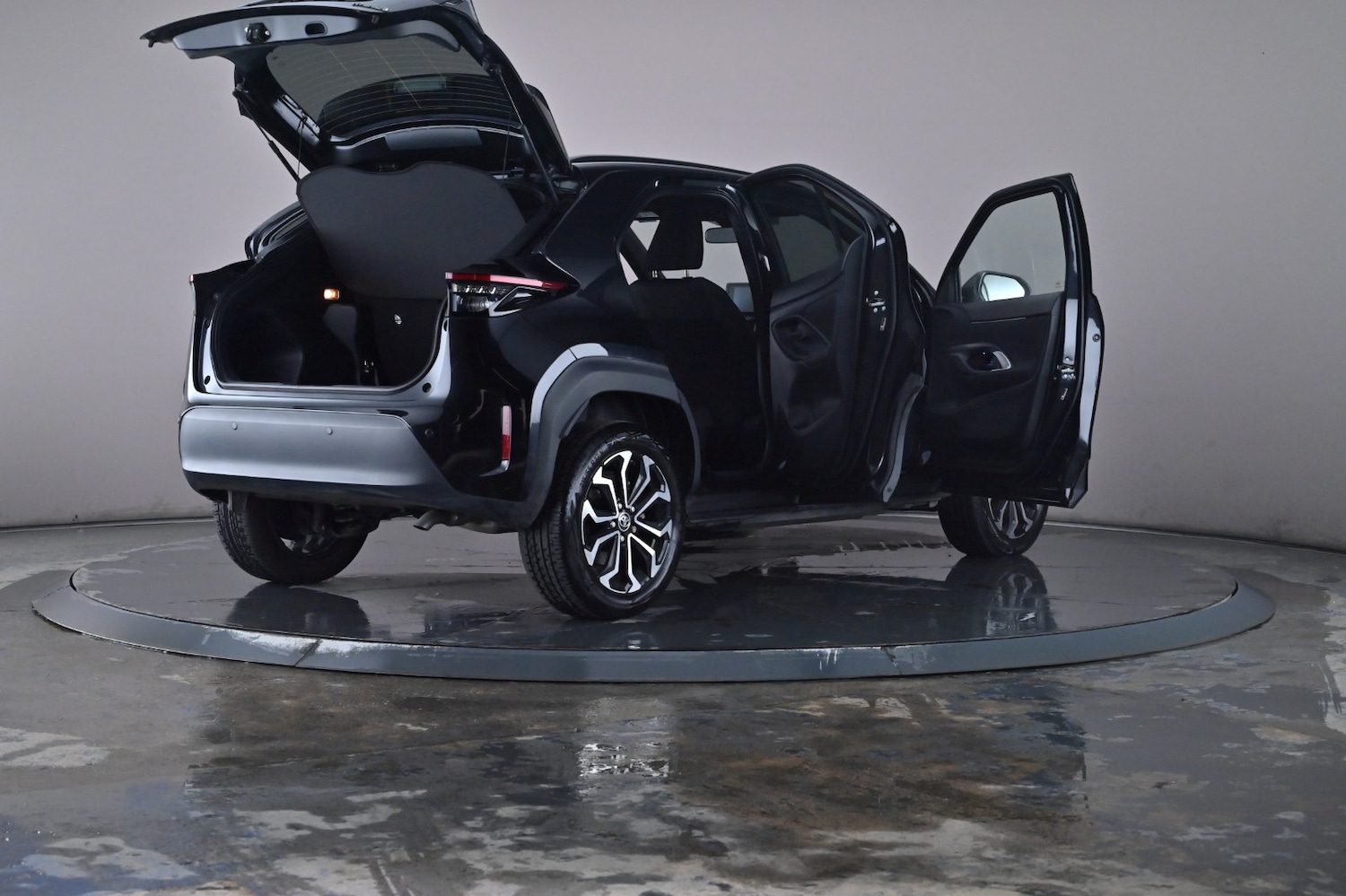 Used Toyota Yaris Cross 2023 for sale - 76716482: Photo 81