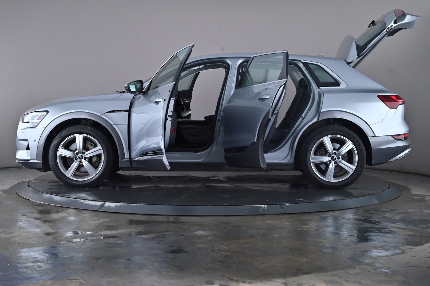 Used Audi e-tron 2022 for sale - 76667973: Photo 51