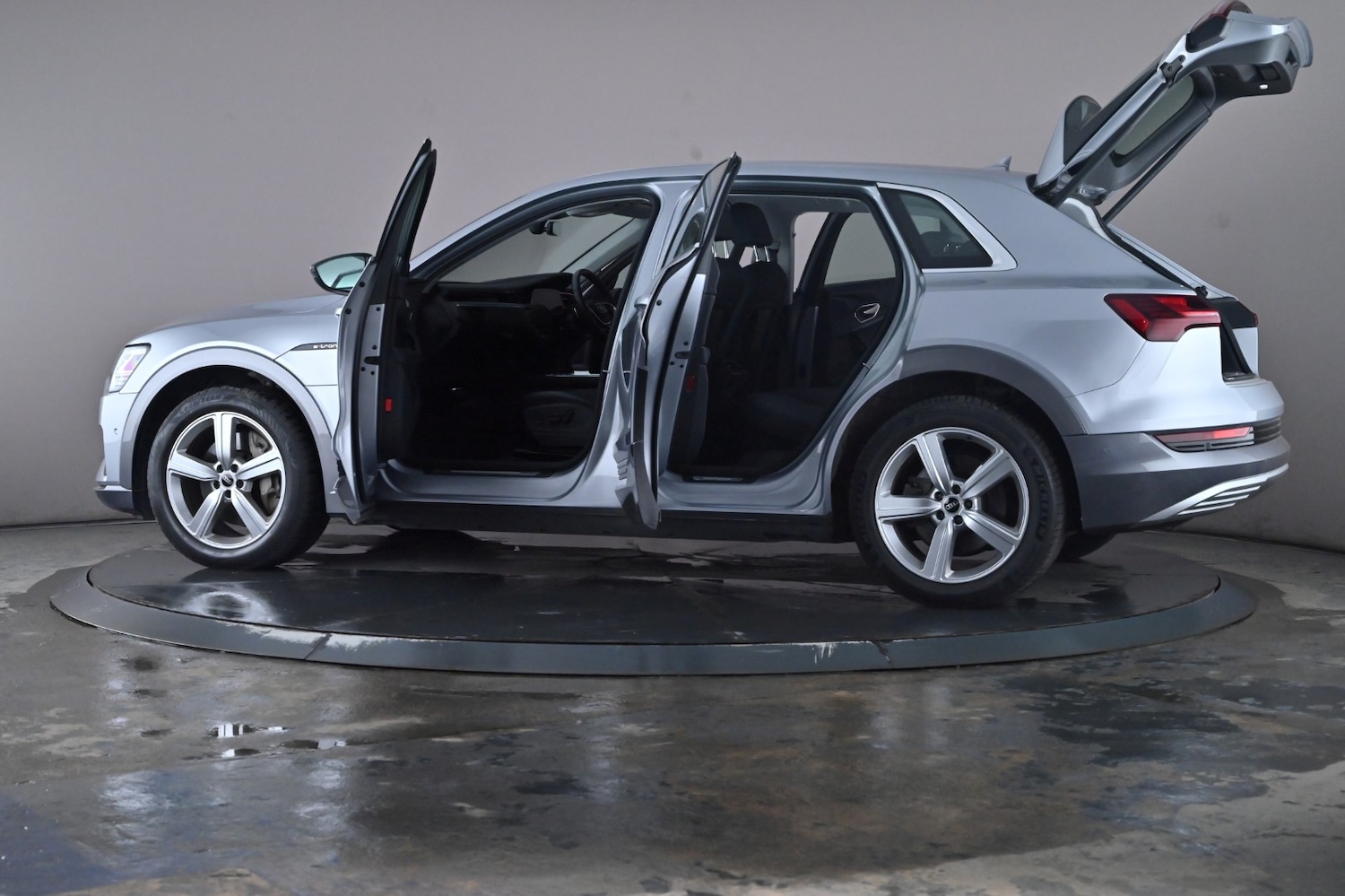 Used Audi e-tron 2022 for sale - 76667973: Photo 53