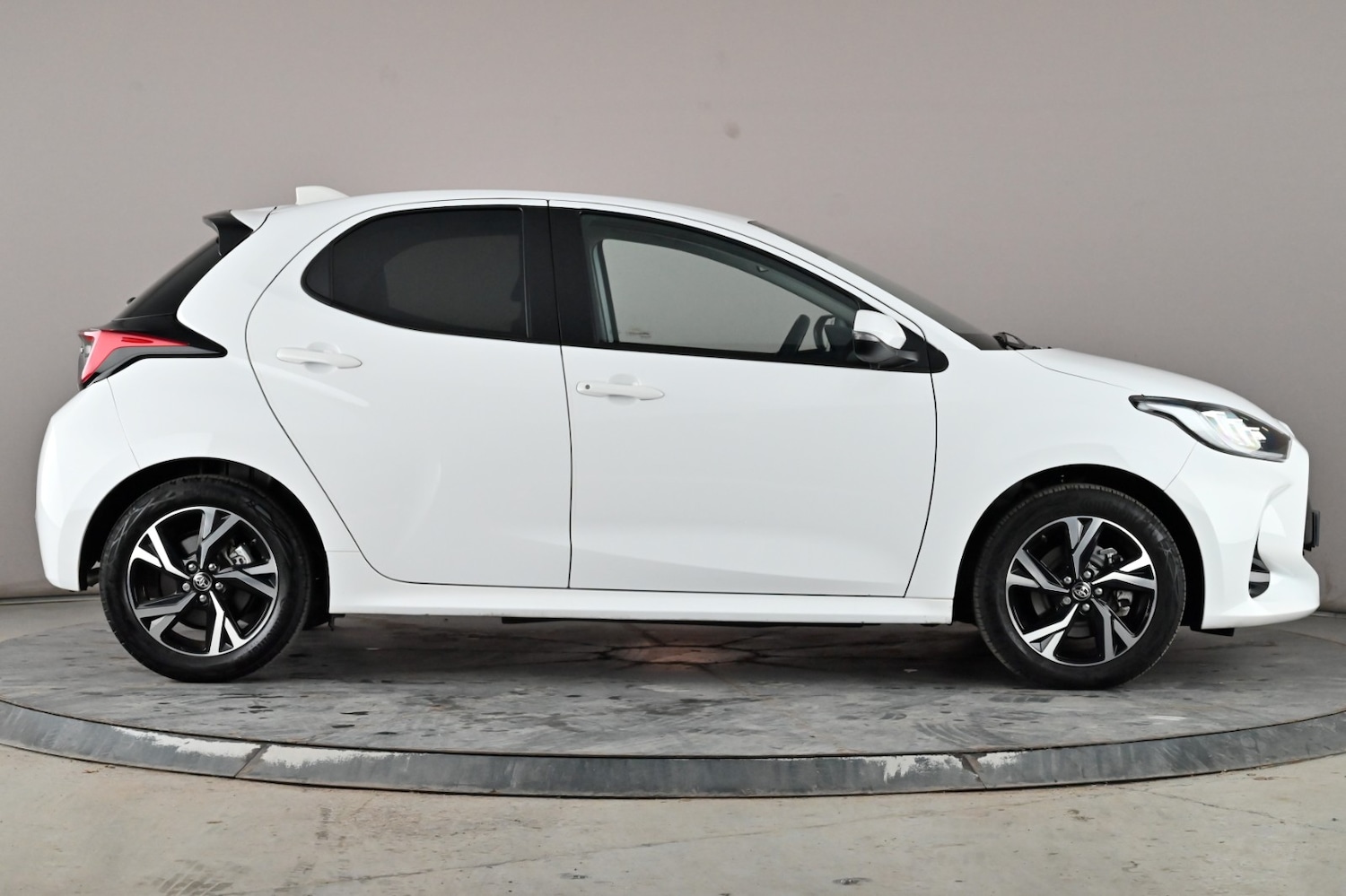 Used Toyota Yaris 2024 for sale - 77020533: Photo 3